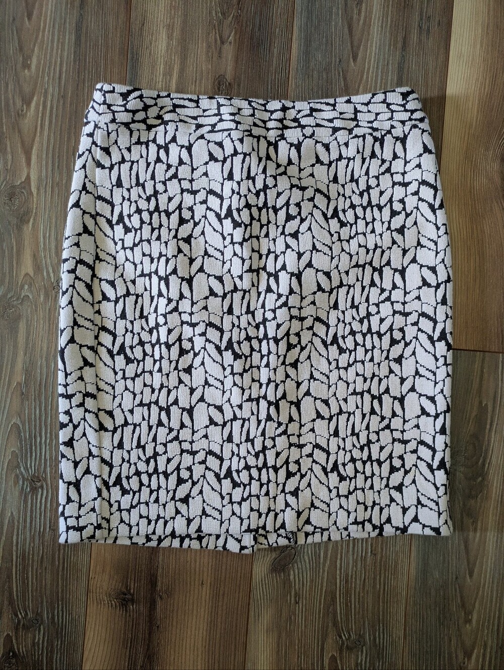 Ann‎ Taylor Black White Mosaic Pebble Print Slit Back Lined Midi Skirt 8 Petite